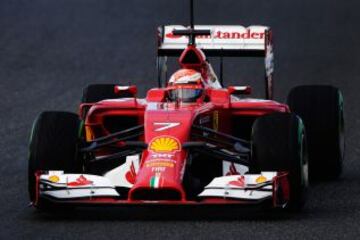 Kimi Raikkonen piloto de Ferrari con el nuevo F14 T en Jerez.