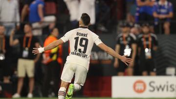 Rafael Santos Borré, el séptimo colombiano campeón de Europa League