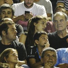 Bielsa reapareció en público para despedir a Pablo Aimar