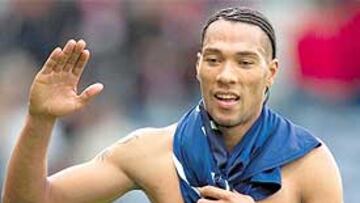 <b>GUSTA MUCHO. </b>John Carew es el jugador que agrada en el Camp Nou para suplir a Henrik Larsson.