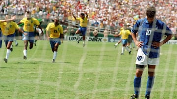 Baggio tras fallar el penalti que dio la victoria a Brasil en el Mundial del 94.