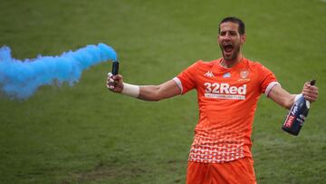 Soccer Football - Championship - Derby County v Leeds United - Pride Park, Derby, Britain - July 19, 2020  Leeds United&#039;s Kiko Casilla celebrates winning the Championship after the match, as play resumes behind closed doors following the outbreak of 