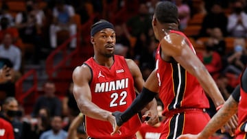 The Miami Heat remain at the top of the Easter Conference after a convincing win over the New York Knicks. Duncan Robinson led all scorers with 25 points.