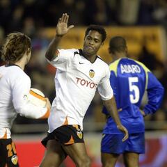 Jugadores que defendieron la camiseta del Barça y Valencia