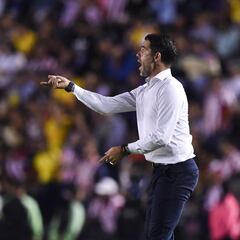 Fernando Gago defiende a sus delanteros y asegura que Chivas fue superior