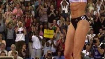 <b> DE RÉCORD EN RÉCORD.</B> La atleta rusa no tiene límites y en cada reunión consigue pulverizar sus marcas. En Helsinki, el oro en salto con pértiga parece tener ya dueña.