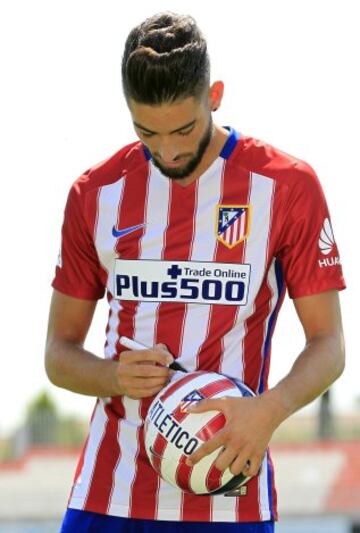 Las imágenes de la presentación de Yannick Carrasco