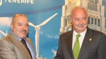 <b>APOYO. </b>Ricardo Melchior, presidente del Cabildo de Tenerife, y Miguel Concepción, ayer.
