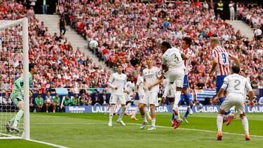 El central colchonero fue el que abrió la lata en la goleada rojiblanca. Se impuso a Aurelien Tchouameni en el salto y con su cabezazo, superó a Thibaut Courtois.