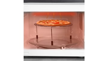 Microondas de Cecotec con modo autom¨¢tico de descongelaci¨®n que puedes encontrar en Amazon y en su p¨¢gina web.