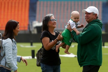 El técnico de Atlético Nacional, Hernán Darío Herrera, vivió un momento especial en la práctica previa a la final. Acompañado de su familia, donde su nieto Nicolás Villamil Herrera fue gran protagonista.