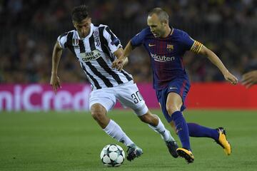 Rodrigo Betancur y Andrés Iniesta.