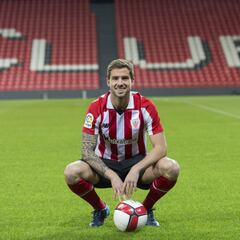 Futbolistas que 'traicionaron' a su club por el rival