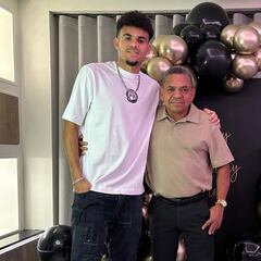 Luis Díaz festeja cumpleaños de su padre en Liverpool