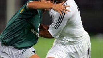 <B>IMPOTENTES. </B>Los jugadores del Madrid nunca mostraron la clase que se les supone.