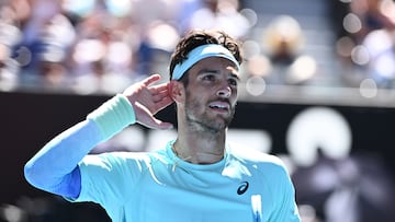 MELBOURNE (Australia), 26/01/2026.- Lorenzo Musetti of Italy celebrates winning the Mens 4th round match against Taylor Fritz of USA on day 9 of the 2026 Australian Open tennis tournament at Melbourne Park in Melbourne, Australia, 26 January 2026. (Tenis, Italia) EFE/EPA/JOEL CARRETT AUSTRALIA AND NEW ZEALAND OUT