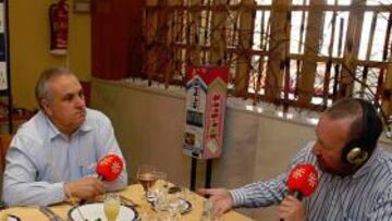 <b>EMPIEZA EL NUEVO ALMERÍA. </b>Alfonso García en la tertulia moderada por Joaquin Amérigo, con Salva Moya, Antonio Torres entre otros.