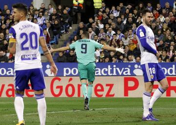 0-4. Karim Benzema celebró el cuarto gol.