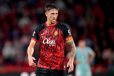 El defensa central aterrizó en Mallorca en 2016. Más de 200 partidos después es el capitán de la línea defensiva y del equipo. 