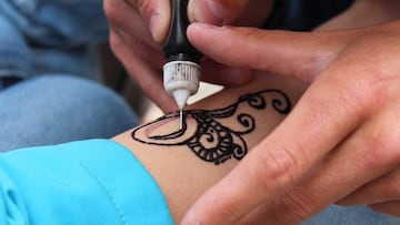 Sanidad advierte del peligro de los tatuajes de henna negra
