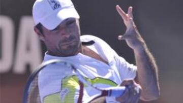 Ivan Navarro gana con apuros y accede a la segunda ronda