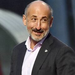 Elizegi: "La afición seguirá viendo el 20 de Aduriz muchos años"