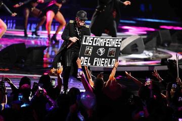 Wisin y Yandel fue el encargado de abrir la edición 60° con sus mejores éxitos. Felipe Avello fue ovacionado y Sebastián Yatra cerró la gran jornada.