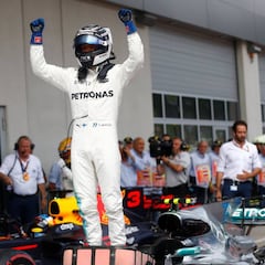 Victoria de Bottas en un día para olvidar de Alonso y Sainz