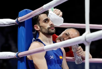 Se escapa el bronce de José Quiles contra Abdumalik Khalokov (Uzbekistán) que ganó con decisión unánime de los jueces. El combate ha tenido cierta polémica por el arbitraje ya que el boxeador rival ha sido advertido varias veces por agarrar, pero nunca directamente amonestado.