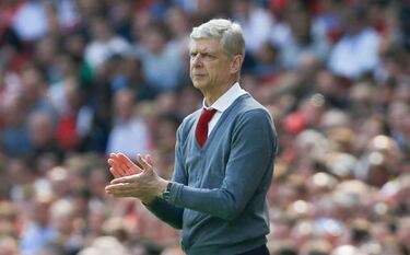 Sol Campbell tips Vieira and Bergkamp to replace Wenger