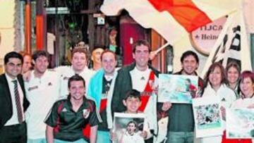 <b>LOCURA BLANCA Y ROJA. </b>La filial de River en Madrid recibió a AS en el Restaurante Tijcal para 'apoyar a Higuaín y Saviola en el clásico.