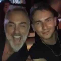 Gianluca Vacchi emula a Jorge Lorenzo en una "moto" de lo más particular