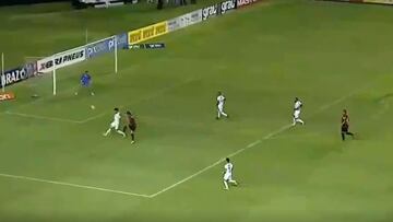 ¡De volea! El casi golazo de Parraguez en Brasil