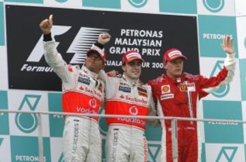 Podio del Gran Premio de Malasia, Lewis Hamilton, Fernando Alonso y Kimi Raikkonen.