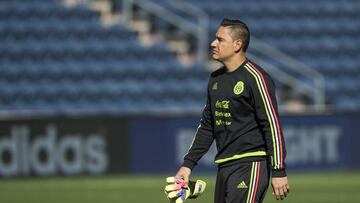 Moisés Muñoz en un entrenamiento con la Selección Mexicana