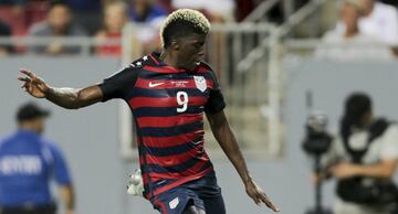 Su extracción se dio en la Academia del LA Galaxy. Tras una etapa formativa donde logró destacar, fue fichado por el primer equipo en 2012.