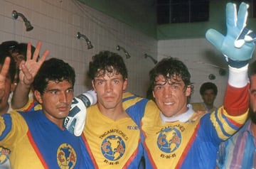 History Photo Jorge Martinez, Ricardo Pelaez y Hector Miguel Zelada of Team America at 1985

Foto Historica de  Jorge Martinez, Ricardo Pelaez y Hector Miguel Zelada del Equipo America en 1985

1985/MEXSPORT/David Leah