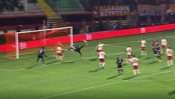 ¡Golazo!: la acrobática definición de Junior ante Galatasaray