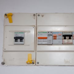 Un electricista da la clave sobre lo primero que debemos hacer cuando tenemos un apagón: “Por lógica”