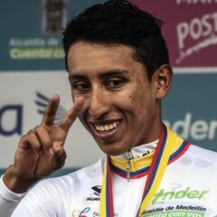 Egan Bernal celebra en Manizales, gana la Oro y Paz