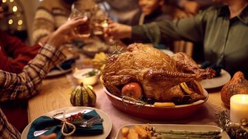 ¿Es tu turno de cocinar el pavo este Thanksgiving? Te explicamos cuál es el tiempo de cocción y temperatura en el horno.