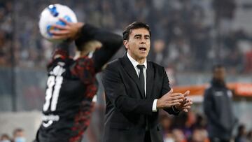 Futbol, Colo Colo vs River Plate
Copa Libertadores 2022.
El entrenador de Colo Colo Gustavo quinteros es fotografiado durante el partido de la Copa Libertadores realizado en el estadio Monumental, Santiago, Chile.
27/04/2022
Dragomir Yankovic/Photosport
Football, Colo Colo vs River Plate
2022 Copa Libertadores Championship.
Colo ColoÕs head coach Gustavo quinteros is pictured with Gustavo quinteros during the Copa Libertadores championship held at the Monumental stadium in Santiago, Chile.
27/04/2022
Dragomir Yankovic/Photosport
