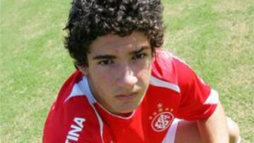 <b>NUEVA CAMISETA.</b> El astro brasileño ya ha decidido cuál será su nuevo equipo.