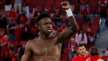 MALLORCA, 13/04/2024. El delantero brasileño del Real Madrid, Vinicius Junior, a la finalización del encuentro correspondiente a la jornada 31 de primera división que han disputado Mallorca y Real Madrid hoy sábado en el estadio de Son Moix, en la capital balear. EFE/Cati Cladera.