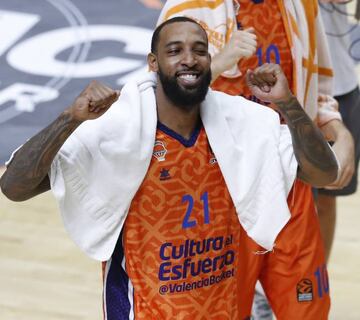 Derrick Williams tras el partido en La Fonteta ante el Asvel de pretemporada.