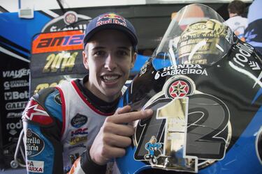 Único piloto que ha logrado los títulos de las dos categorías desde que así se conocen hasta ahora. Con el Estrella Galicia gana el título de la clase pequeña en 2014 y da el salto a Moto2. Tras dos primeros años complicados y otros dos con dos cuartos puestos en la general, llega el título de 2019. Ficha por el oficial de Honda, donde compartiría box con su hermano Marc y en su año debut logra dos segundos puestos. En 2021 correrá para el satélite LCR.