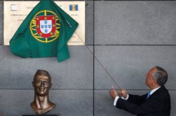 Cristiano, muy feliz en el aeropuerto de Madeira