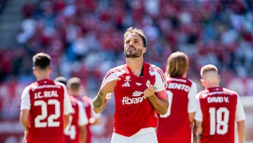Pedro León celebra su gol, que sirvió para abrir el marcador.