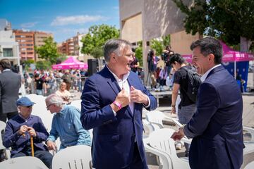 José Antonio Camacho en la inauguración de la estatua de Andrés Iniesta. 
 