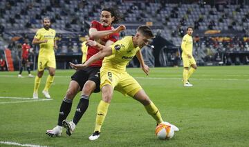 Juan Foyth y Edinson Cavani.